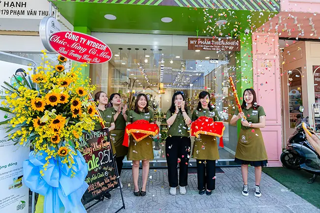 Cách Bày Trí Mâm Lễ Cúng Khai Trương Quán Ăn Theo Phong Tục 3 Miền