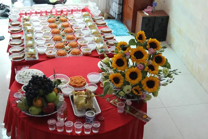 Mâm Cúng Tạ Ơn: Cẩm Nang Chuẩn Bị Lễ Vật Tạ Ơn Bà Mụ, Đức Ông Cho Bé Trai