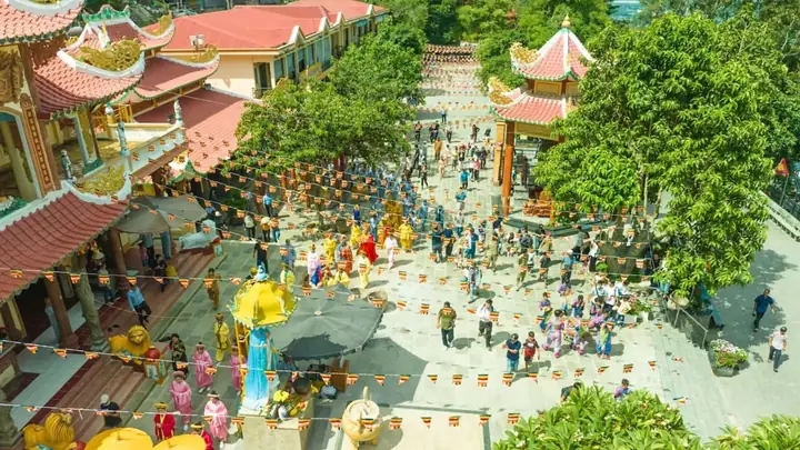 Sắm Lễ Đi Chùa Bà Tây Ninh: Chuẩn Bị Sao Cho Đúng Và Đủ Lễ?