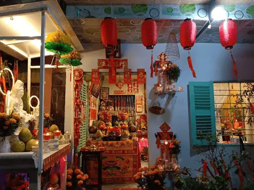 Cách Bày Trí Bàn Thờ Gia Tiên Miền Nam Có Gì Đặc Biệt? - Gốm Bát ...