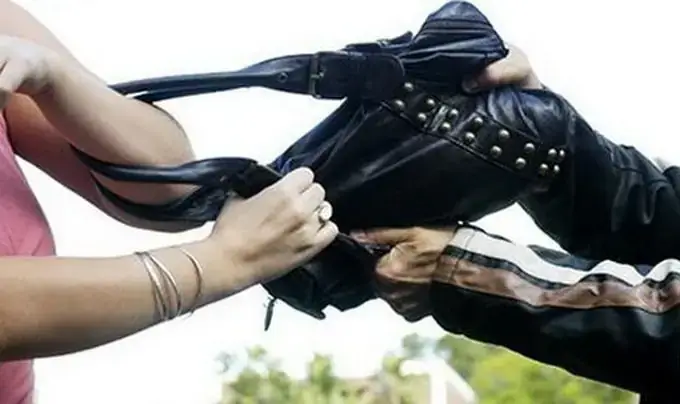 Mơ Bị Giật Điện Thoại Đánh Con Gì? Giải Mã Chi Tiết Từ Tâm Linh Đến Thực Tế