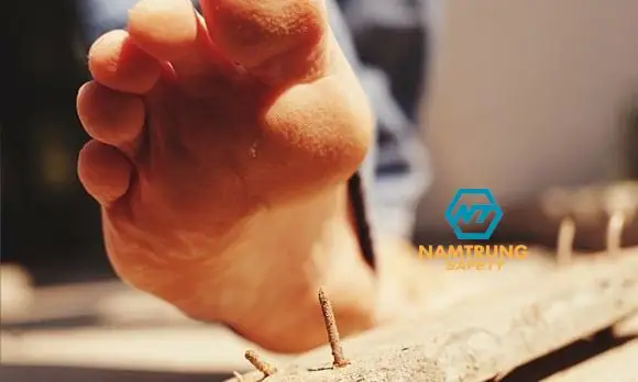 Giải Mã Ý Nghĩa Giấc Mơ Đâm Phải Đinh: Điềm Báo Gì & Con Số May Mắn