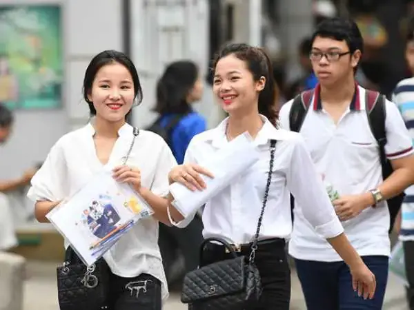 Giải Mã Giấc Mơ Đi Học Muộn: Điềm Báo Gì & Con Số May Mắn