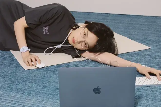 Mơ Đi Làm Muộn Đánh Con Gì? Giải Mã Chi Tiết Ý Nghĩa Và Các Con Số May Mắn