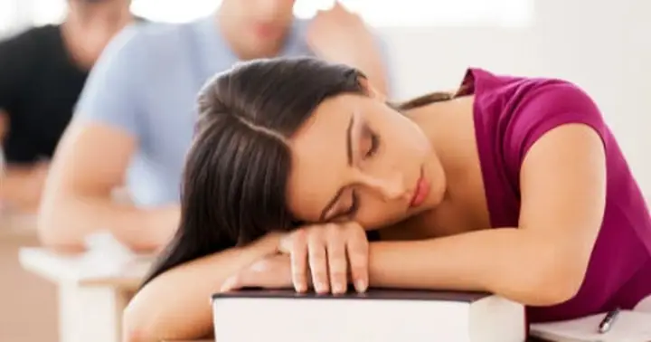 Giải Mã Giấc Mơ Không Làm Được Bài Thi: Tâm Lý Học Nói Gì Và Con Số May Mắn