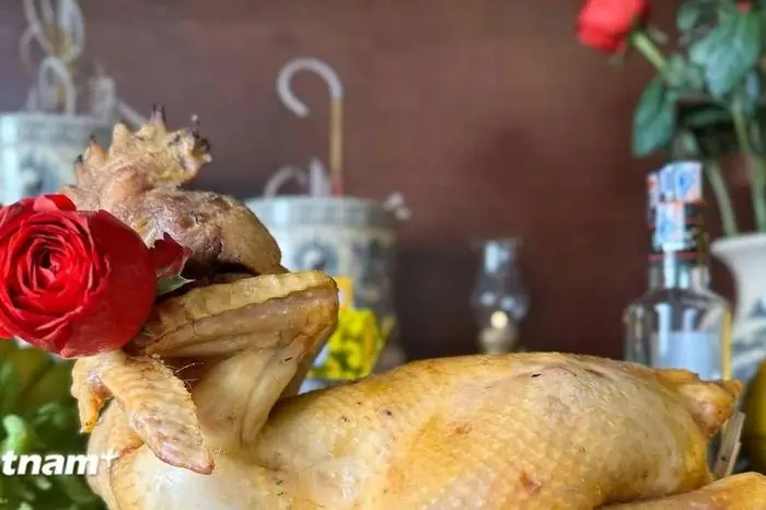 Mổ Gà Cúng Giao Thừa: Quy Trình Chuẩn Từ A Đến Z Và Những Điều Kiêng Kị Cần Nhớ