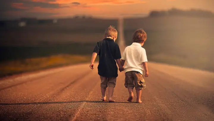 Mơ Gặp Bạn Học Cũ Đánh Con Gì? Giải Mã Bí Ẩn Và Con Số May Mắn