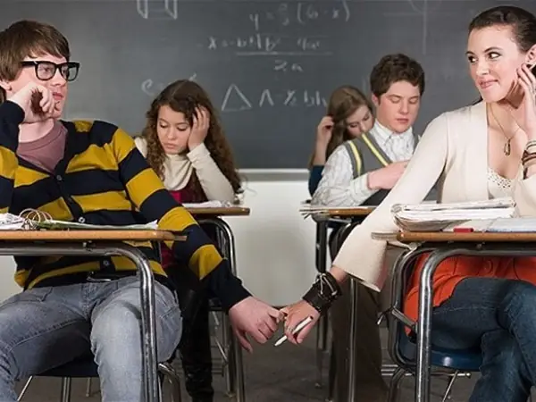 Mơ Gặp Bạn Học Cũ Đánh Con Gì? Giải Mã Bí Ẩn Và Con Số May Mắn