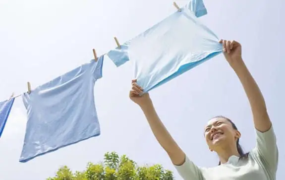 Giải Mã Giấc Mơ Thấy Áo Mưa: Điềm Lành Hay Dữ Và Các Con Số May Mắn