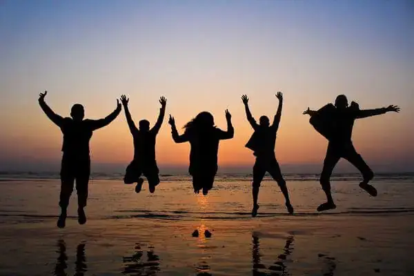 Giải Mã Giấc Mơ Thấy Bạn Học Cũ Cấp 2: Thông Điệp Ẩn Sau Ký Ức Thời Trẻ