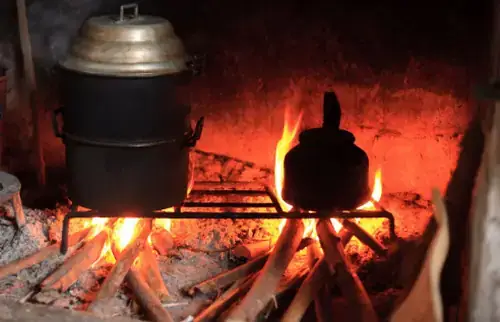 Giải Mã Ý Nghĩa & Con Số May Mắn Khi Mơ Thấy Bếp Củi