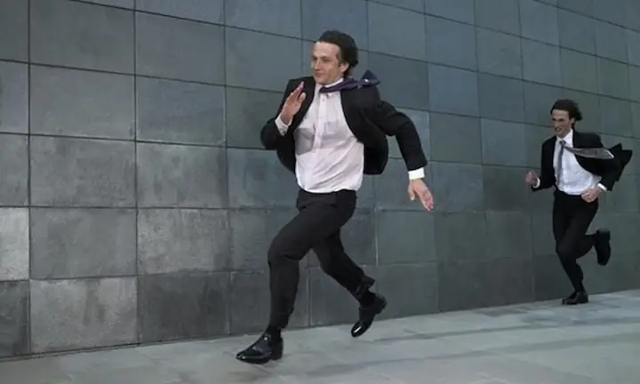 Mơ Thấy Bị Đuổi Giết Bằng Đạo: Giải Mã Ý Nghĩa Tâm Linh Và Khoa Học Đằng Sau