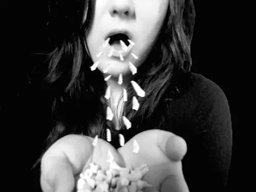 Giải Mã Ý Nghĩa Giấc Mơ Thấy Rụng Răng: Dấu Hiệu Tâm Lý Hay Điềm Báo Tương Lai?