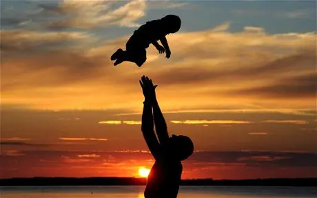 Giải Mã Giấc Mơ Thấy Bố Chồng Chết Nhưng Vẫn Còn Sống: Điềm Báo Gì Và Nên Làm Gì?