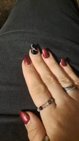 Giải Mã Giấc Mơ Thấy Cắt Móng Tay Cho Người Khác: Thông Điệp Từ Tiềm Thức Về Các Mối Quan Hệ