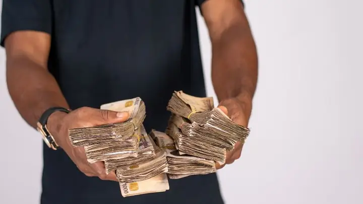 Giải Mã Giấc Mơ Thấy Cho Người Khác Mượn Tiền: Điềm Báo Và Những Bài Học Quý Giá