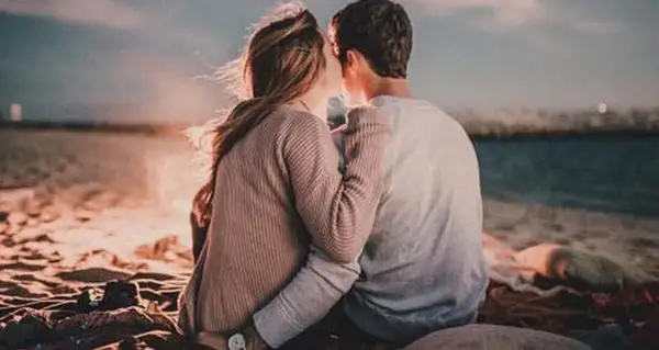 Giải Mã Ý Nghĩa Giấc Mơ Thấy Chồng Ân Ái Với Người Khác: Nỗi Lo Hay Điềm Báo?