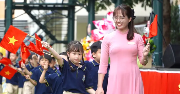 Giải Mã Giấc Mơ Thấy Cô Giáo Chủ Nhiệm Cũ: Điềm Báo Hay Hoài Niệm?