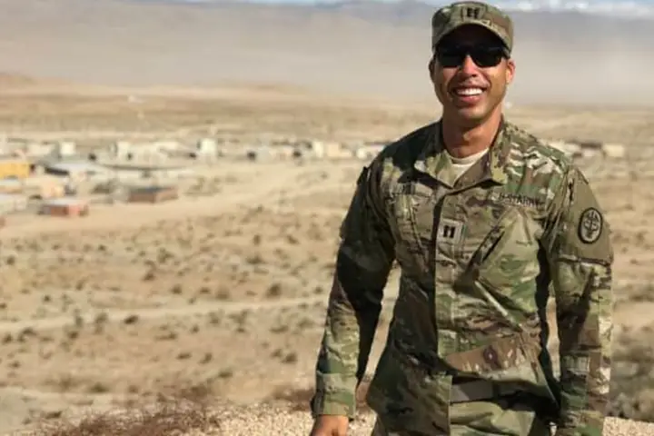 Giải Mã Giấc Mơ Thấy Có Người Đàn Ông Đuổi Theo: Áp Lực Hay Điềm Báo Gì?