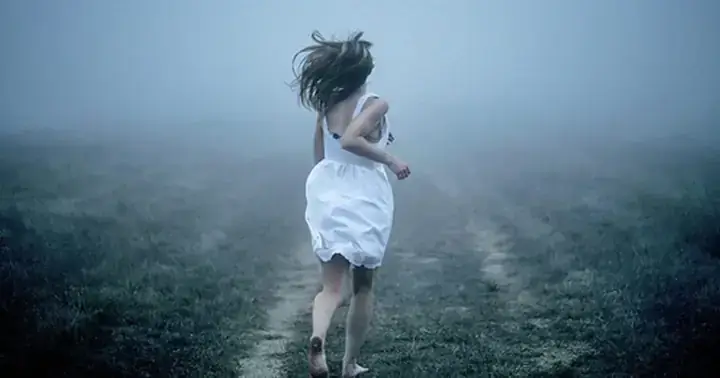 Giải Mã Giấc Mơ Thấy Người Lạ Theo Đuổi: Điềm Báo Hay Phản Ánh Thực Tế?