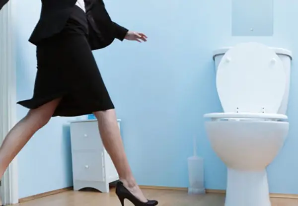 Giải Mã Giấc Mơ Đi Vệ Sinh Gặp Người: Điềm Báo Gì Và Ý Nghĩa Tâm Linh Đằng Sau