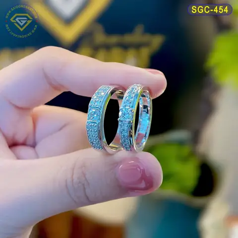 Giải Mã Giấc Mơ Thấy Được Tặng Nhẫn Cầu Hôn: Điềm Gì & Con Số May Mắn