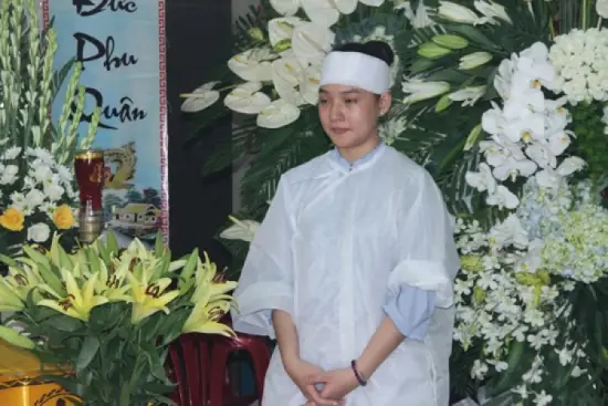 Giải Mã Giấc Mơ Thấy Khăn Tang Trắng: Điềm Báo Gì Và Con Số May Mắn?