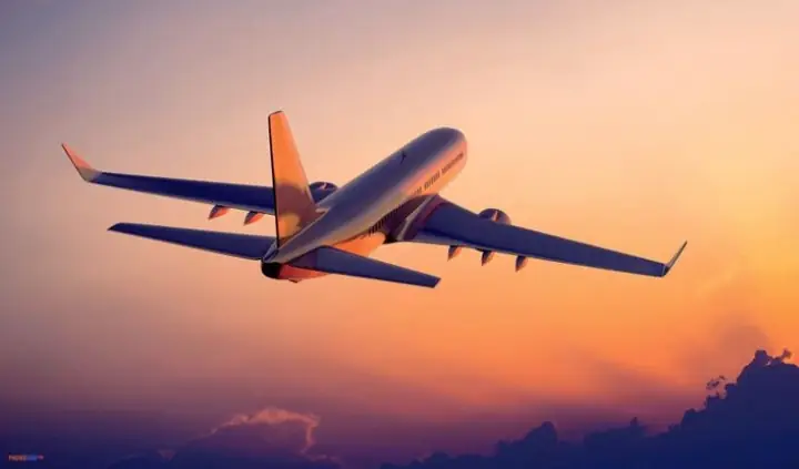 Giải Mã Giấc Mơ Thấy Máy Bay Đang Bay Trên Trời: Tâm Lý, Điềm Báo Và Góc Nhìn Thực Tế