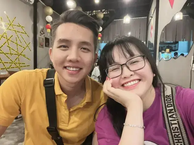 Giải Mã Giấc Mơ Thấy Mình Cười Với Người Khác: Điềm Báo Gì Và Ý Nghĩa Sâu Xa