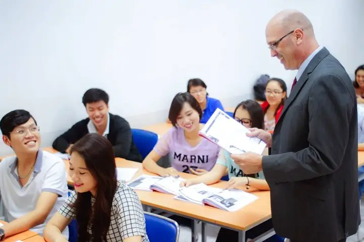 Mơ Thấy Mình Đi Học Đánh Con Gì? Giải Mã Ý Nghĩa Và Con Số May Mắn