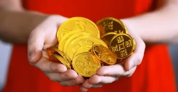 Mơ Thấy Mình Mặc Áo Dài Đỏ: Giải Mã Chi Tiết Ý Nghĩa Tâm Linh & Tâm Lý