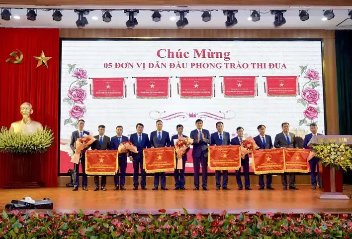 Mơ Thấy Mình Ở Thế Giới Khác: Giải Mã Ý Nghĩa Tâm Linh & Tâm Lý