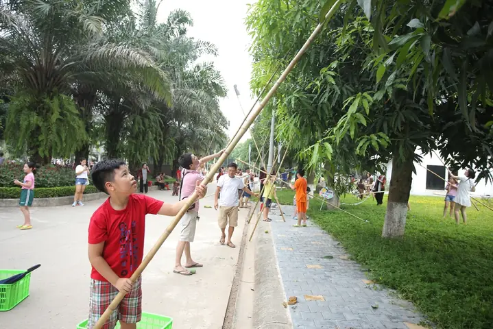 Giải Mã Giấc Mơ Thấy Mình Tắm Trước Mặt Người Khác: Ý Nghĩa Tâm Linh Và Những Con Số May Mắn