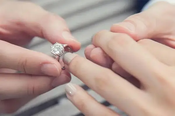 Giải Mã Giấc Mơ Thấy Mình Từ Chối Lời Cầu Hôn: Đằng Sau Quyết Định Nói "không" Đầy Bất Ngờ