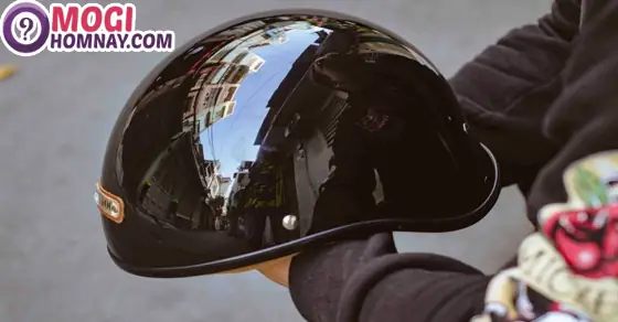 Giải Mã Giấc Mơ Thấy Mũ Bảo Hiểm: Điềm Báo Gì Và Các Con Số May Mắn