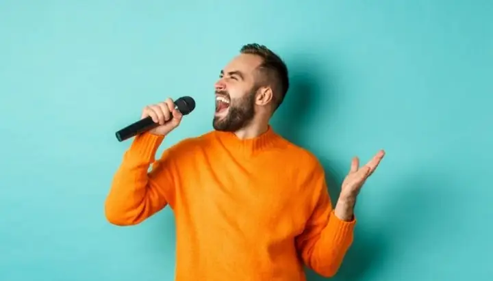 Mơ Thấy Múa Hát Đánh Con Gì? Giải Mã Chi Tiết Ý Nghĩa & Con Số May Mắn