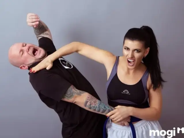 Giải Mã Ý Nghĩa Giấc Mơ Thấy Người Khác Đánh Mình Và Các Con Số May Mắn Liên Quan