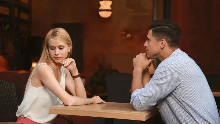 Mơ Thấy Người Mình Yêu Đơn Phương Đánh Con Gì? Giải Mã Chi Tiết Và Con Số May Mắn