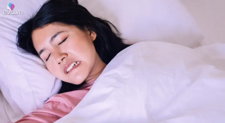 Giải Mã Giấc Mơ Thấy Người Thân Bị Ung Thư: Dấu Hiệu Cảnh Báo Hay Chỉ Là Sự Phản Chiếu?