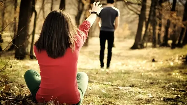 Mơ Thấy Người Yêu Cũ Đã Chết Hiện Về: Giải Mã Chi Tiết 7 Bối Cảnh Và Ý Nghĩa Tâm Linh