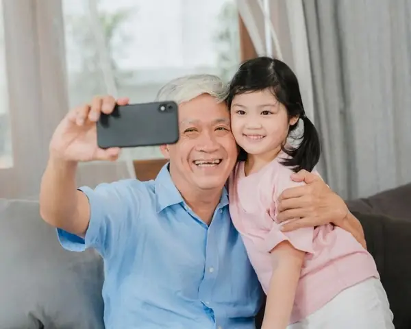 Mơ Thấy Ông Ngoại Đã Mất Đánh Con Gì? Giải Mã Chi Tiết Điềm Báo & Con Số