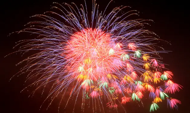 Mơ Thấy Pháo Hoa: Giải Mã Ý Nghĩa Tâm Linh, Tâm Lý & Con Số May Mắn