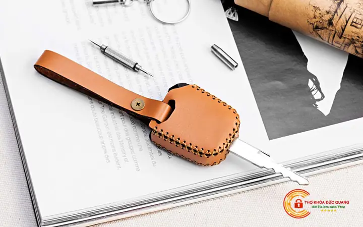 Giải Mã Giấc Mơ Thang Máy Rơi: Điềm Báo Gì Và Các Con Số May Mắn Liên Quan