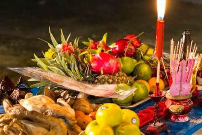 Cẩm Nang Chuẩn Bị Mũ Áo Thần Linh Cúng Giao Thừa 2025 Và Những Lưu Ý Quan Trọng