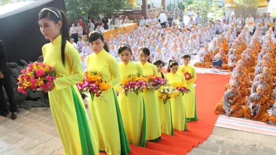 Múa Dâng Hoa Cúng Dường: Ý Nghĩa, Quy Trình Và Những Lưu Ý Quan Trọng