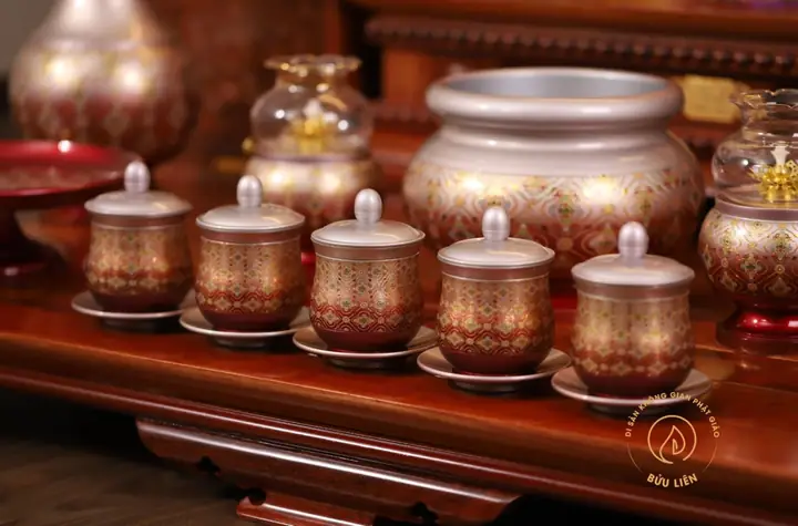 Cách Đặt Ly Nước Trên Bàn Thờ Ông Địa Như Thế Nào Cho Đúng