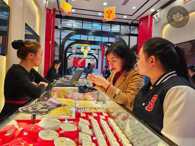 Mua Vàng Ngày Vía Thần Tài: Giải Đáp Thắc Mắc Về Việc Cúng Bái