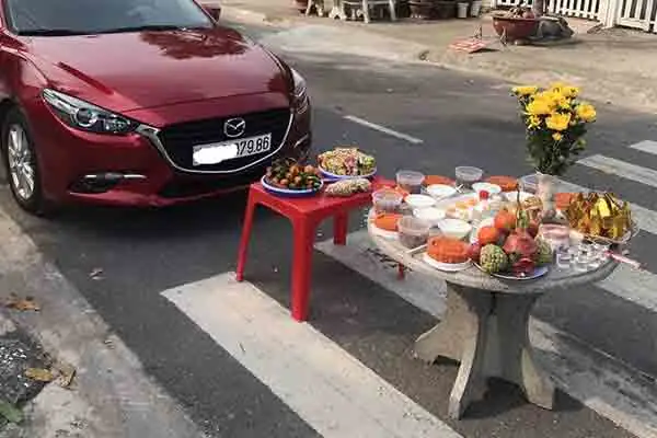 Mua Xe Cũ Có Cần Cúng Không? Cẩm Nang Chi Tiết Từ A-z Cho Người Mua