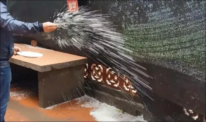 Cẩm Nang Toàn Tập Về Ý Nghĩa Và Cách Xử Lý Muối Gạo Cúng Thần Tài Sau Khi Lễ