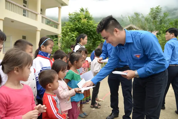 Mượn Hoa Cúng Phật: Nguồn Gốc, Ý Nghĩa Và Bài Học Sâu Sắc Trong Văn Hóa Ứng Xử
